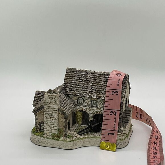 David Winter Tyddyn Siriol Charming Stone Cottage Figurine - Picture 6 of 7